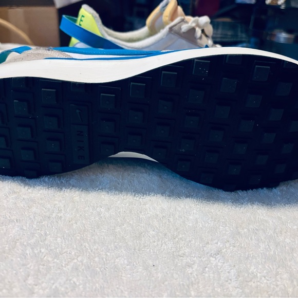 Almost Brand New Men’s NIKE 1972 Sneakers. - box 27 - Picture 7 of 7